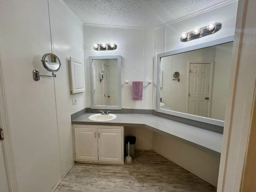 9814 Sucia Circle a Parrish, FL Mobile or Manufactured Home for Sale